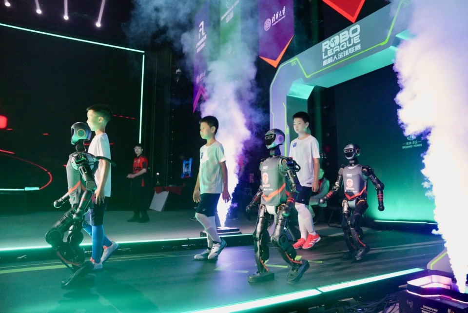 一位教练或 一位教练或