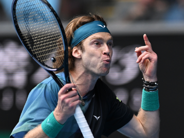 留在牌局中 留在牌局中